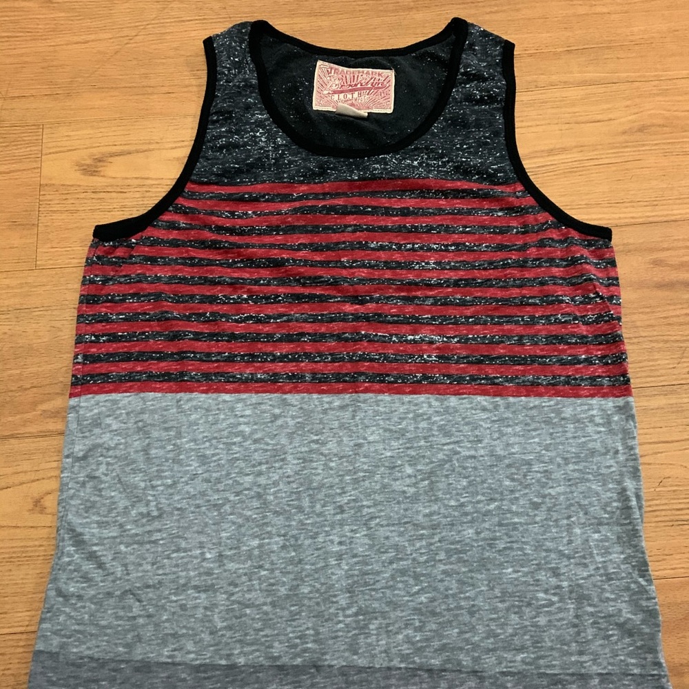 Non sleeve T-shirt
